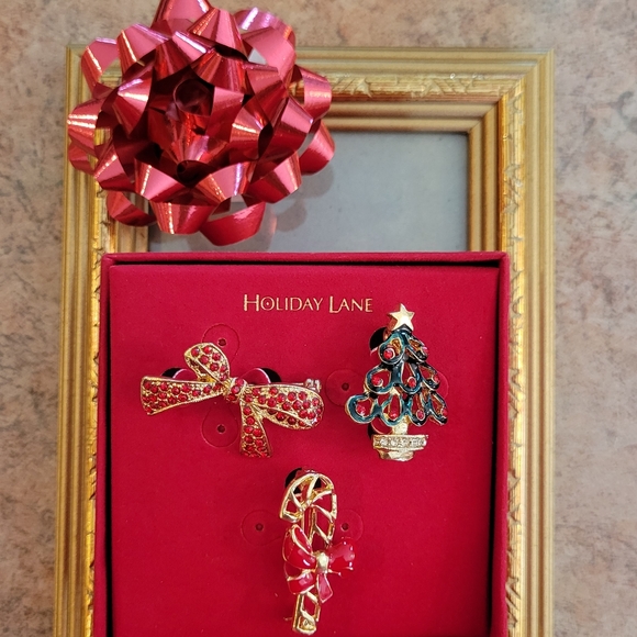 Macy's Holiday Lane Brooch Set ~ NIB ~ Christmas Tree Bow Candy Cane ~ Cute! - Picture 1 of 14